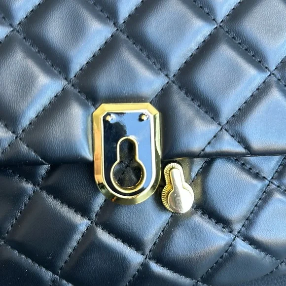 Quilted Black Purse - Picture 7 of 8